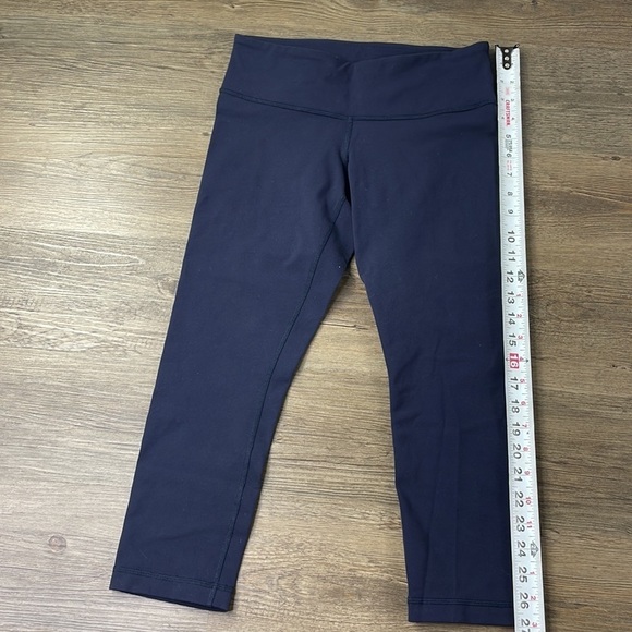Lululemon Women’s 21” Align Crop Leggings, True Navy, size 6 - Picture 7 of 13